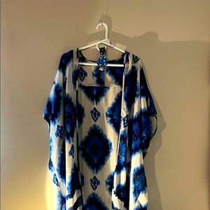 Elegant Blue and White Women's Scarf